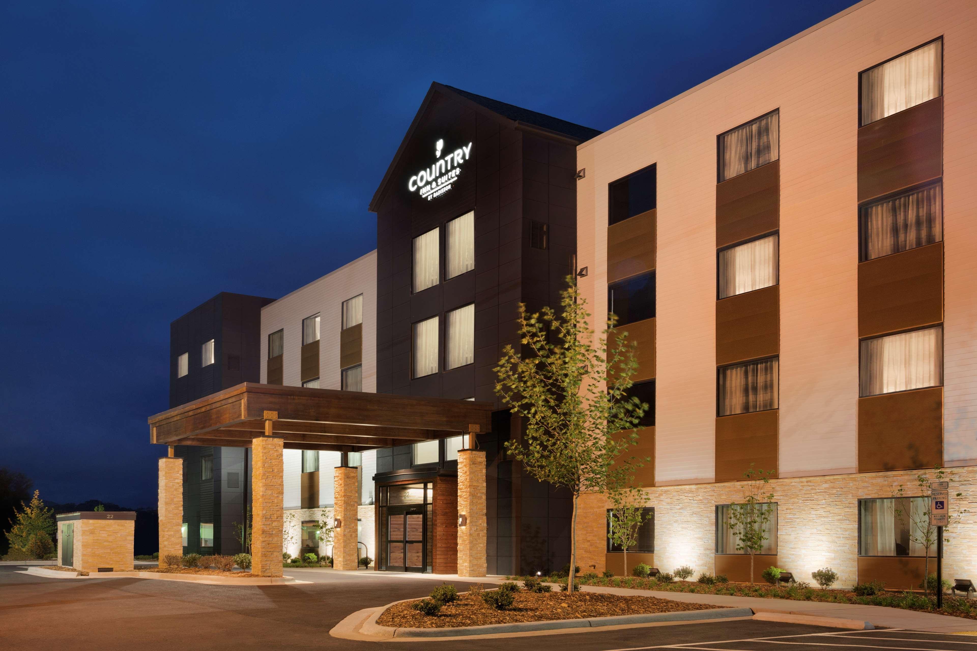 Country Inn & Suites By Radisson Asheville River Arts District Buitenkant foto